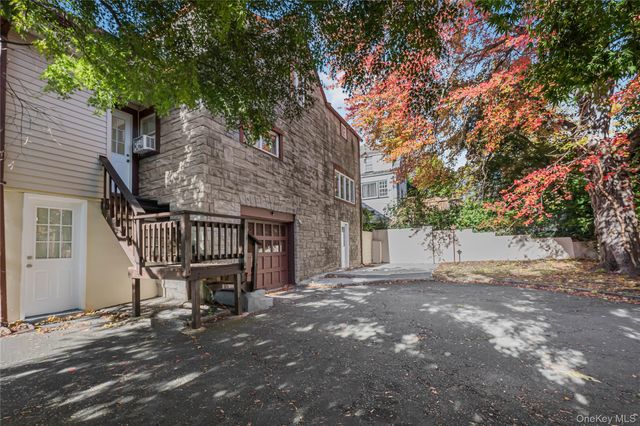 39 Hillcrest, Hartsdale, NY 10530