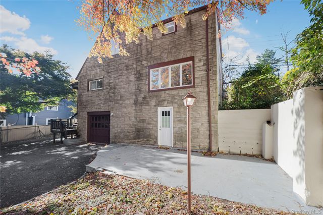 39 Hillcrest, Hartsdale, NY 10530