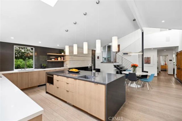 1900 Catalina Street, Laguna Beach, CA 92651