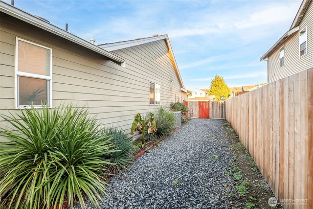 1405 NE Riddell Avenue, Orting, WA 98360
