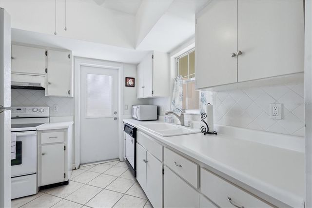 5887 TIDEWOOD AVENUE 2, Sarasota, FL 34231