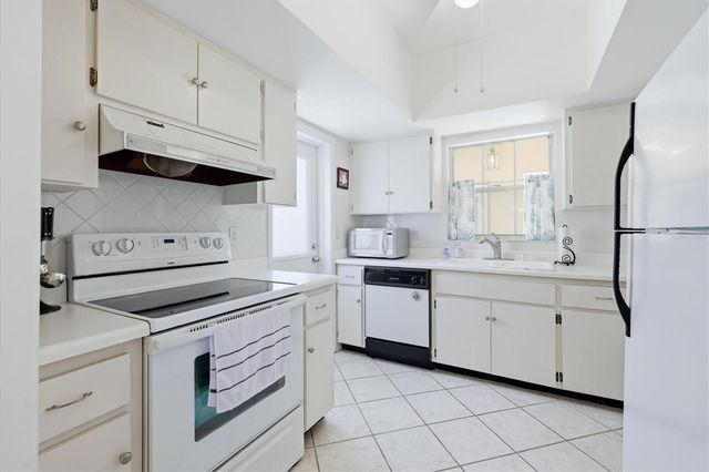 5887 TIDEWOOD AVENUE 2, Sarasota, FL 34231