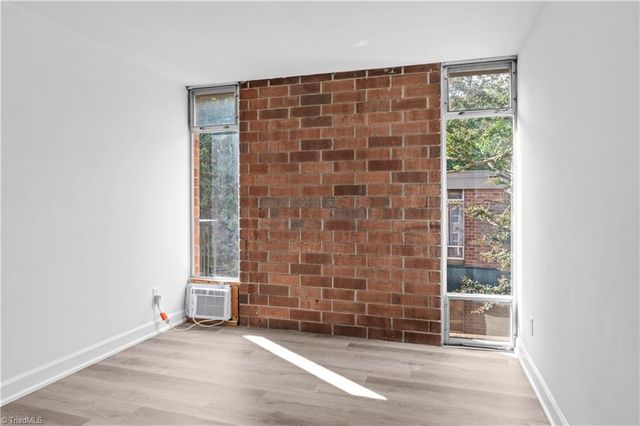 1805 S Hawthorne Road, Winston-salem, NC 27103