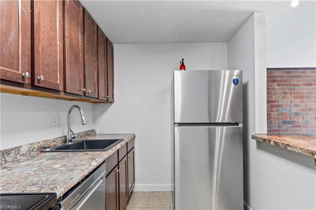 1805 S Hawthorne Road, Winston-salem, NC 27103