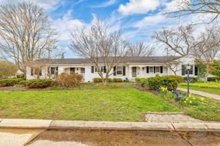72 S Duval Road, Grosse Pointe Shores, MI 48236