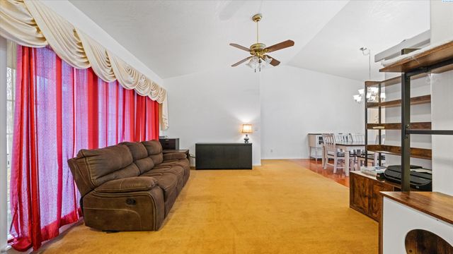 8412 Lancaster Dr., Pasco, WA 99301