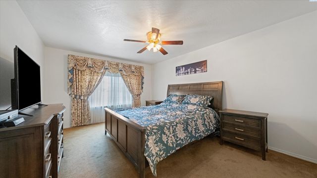 8412 Lancaster Dr., Pasco, WA 99301