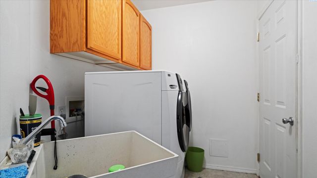 8412 Lancaster Dr., Pasco, WA 99301