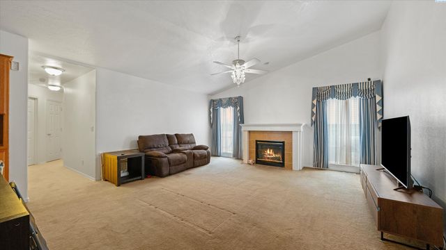 8412 Lancaster Dr., Pasco, WA 99301