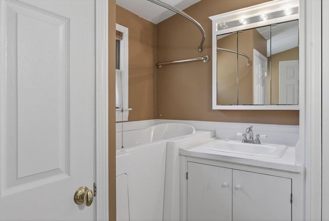 139 Bailey Rd, Holden, MA 01520