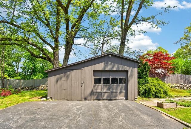 139 Bailey Rd, Holden, MA 01520