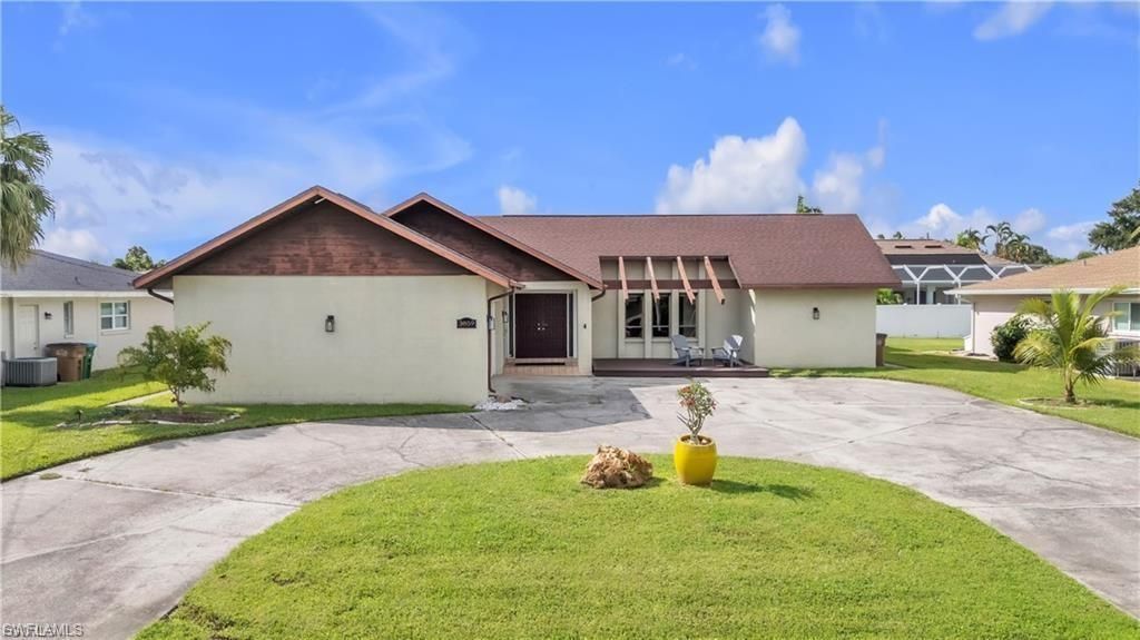 Image 1 of property listing at 3859 SE 7th PL, Cape Coral, FL 33904