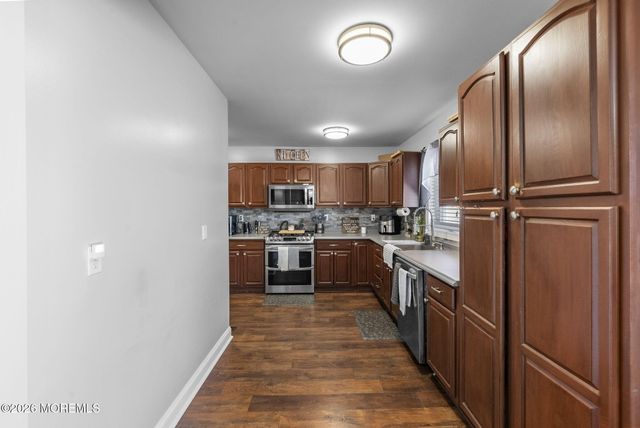 75 Manning Place, Keansburg, NJ 07734