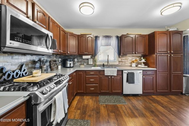 75 Manning Place, Keansburg, NJ 07734