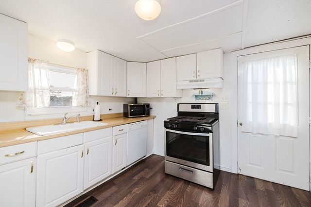 3040 Cranberry Hwy 41, Wareham, MA 02538