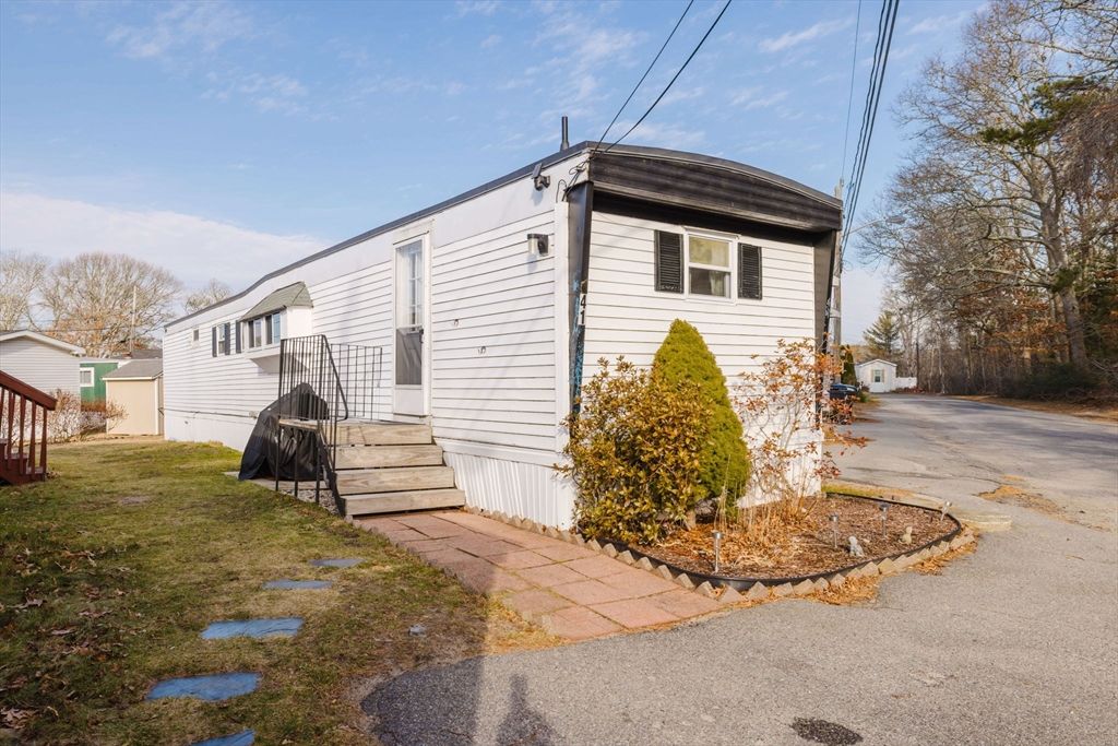 3040 Cranberry Hwy 41, Wareham, MA 02538