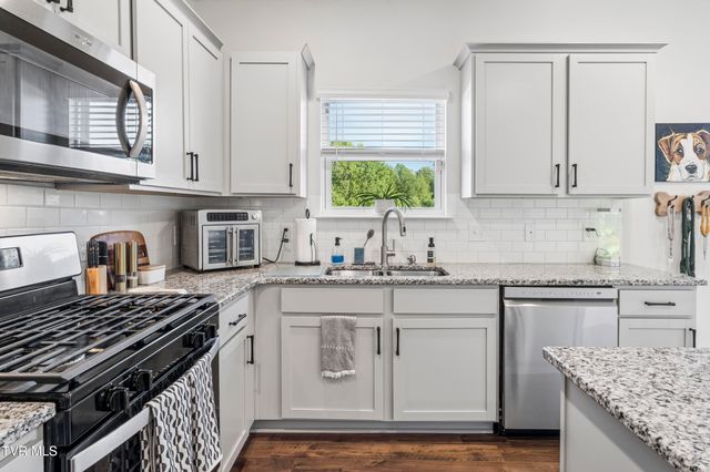 5142 Wildlife Circle, Piney Flats, TN 37686