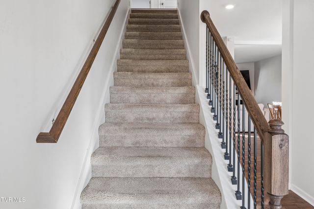 5142 Wildlife Circle, Piney Flats, TN 37686