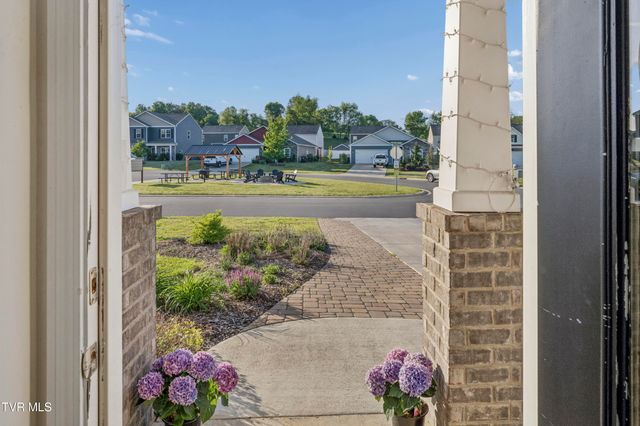 5142 Wildlife Circle, Piney Flats, TN 37686