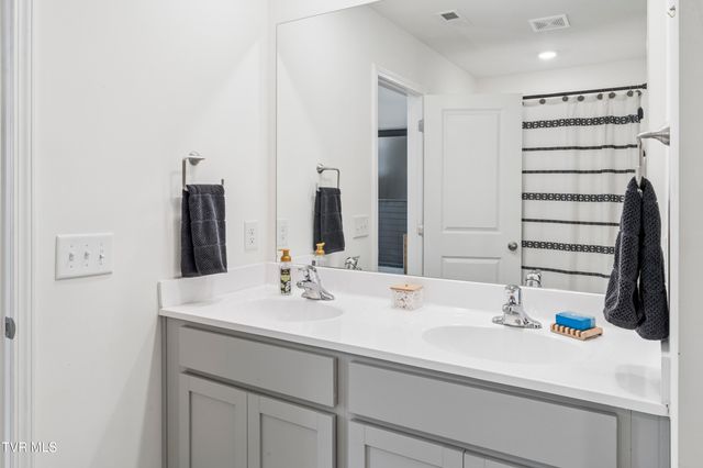 5142 Wildlife Circle, Piney Flats, TN 37686