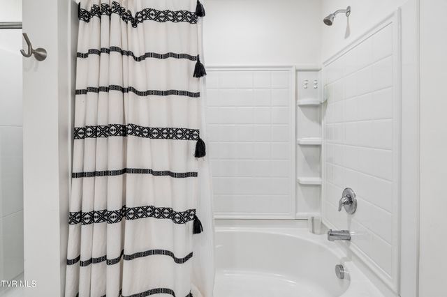 5142 Wildlife Circle, Piney Flats, TN 37686