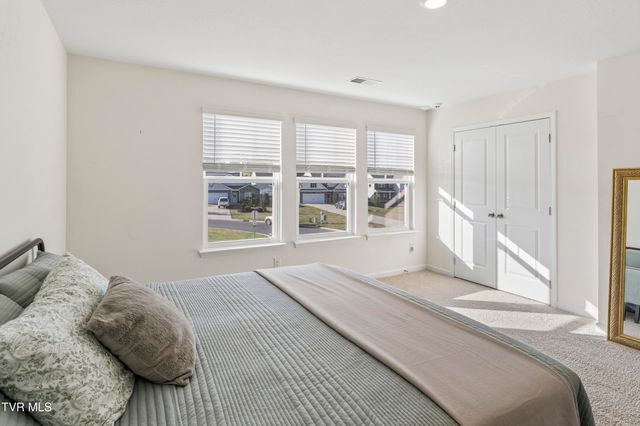 5142 Wildlife Circle, Piney Flats, TN 37686