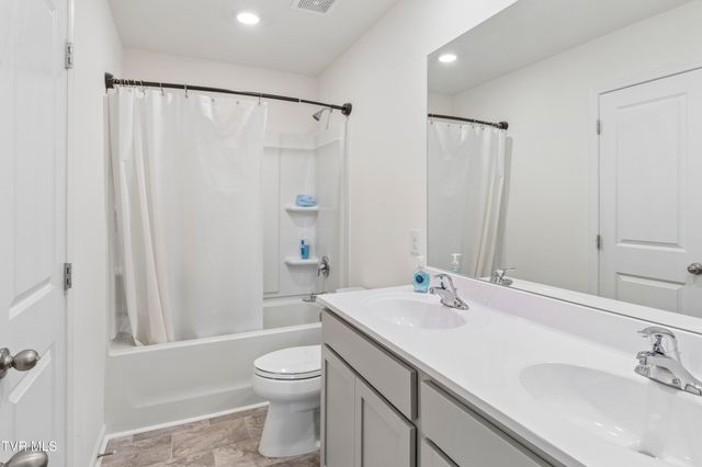 5142 Wildlife Circle, Piney Flats, TN 37686