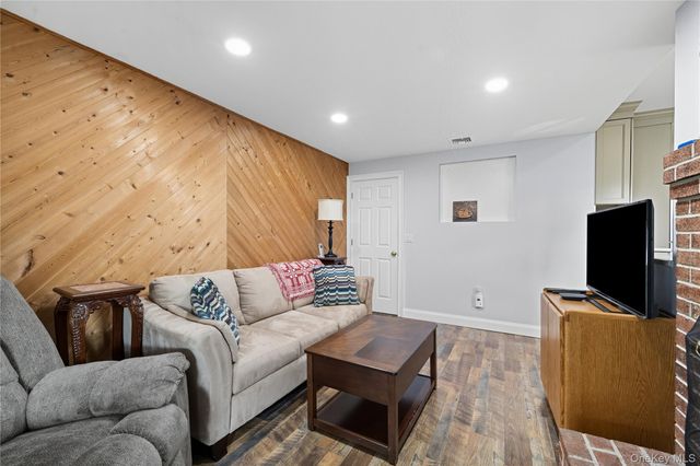 20 MacArthur Boulevard, Hauppauge, NY 11788