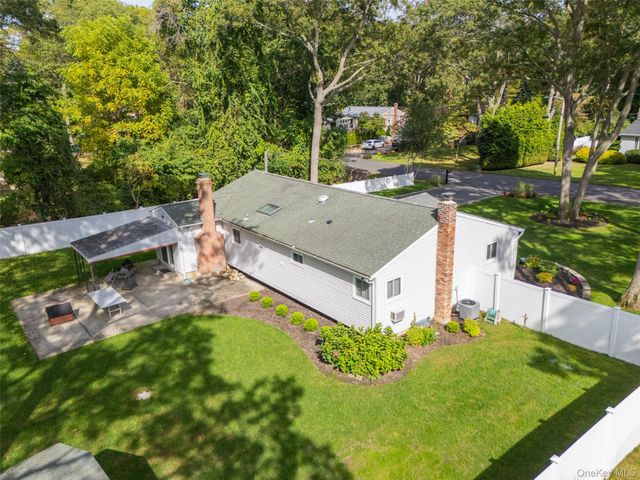 20 MacArthur Boulevard, Hauppauge, NY 11788