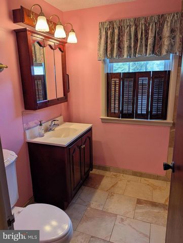 4948 MADISON DR, Brookhaven, PA 19015