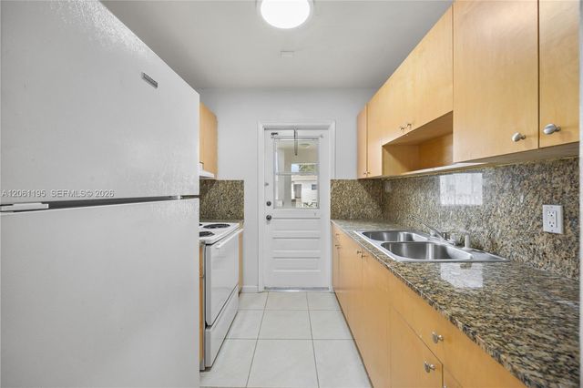 5450 Hollywood Boulevard 202, Hollywood, FL 33021