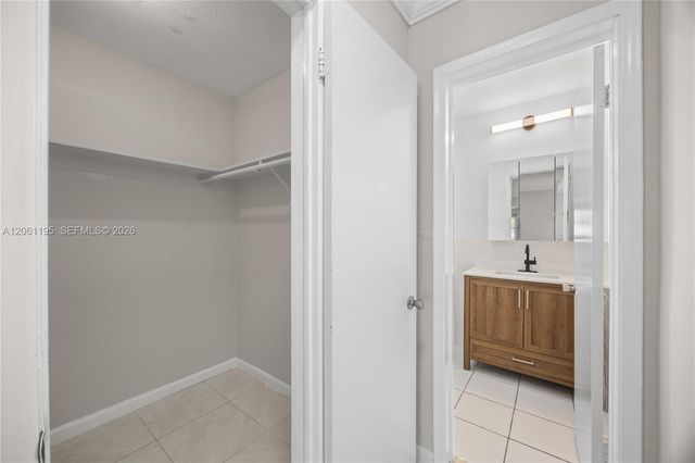 5450 Hollywood Boulevard 202, Hollywood, FL 33021
