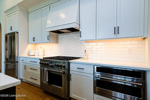 17801 Shakes Creek Dr, Louisville, KY 40023