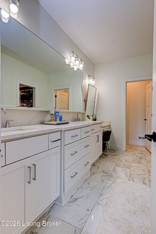 17801 Shakes Creek Dr, Louisville, KY 40023