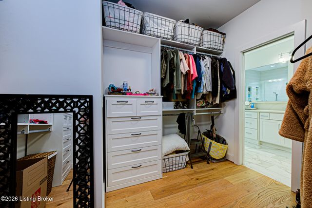 17801 Shakes Creek Dr, Louisville, KY 40023