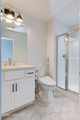 17801 Shakes Creek Dr, Louisville, KY 40023