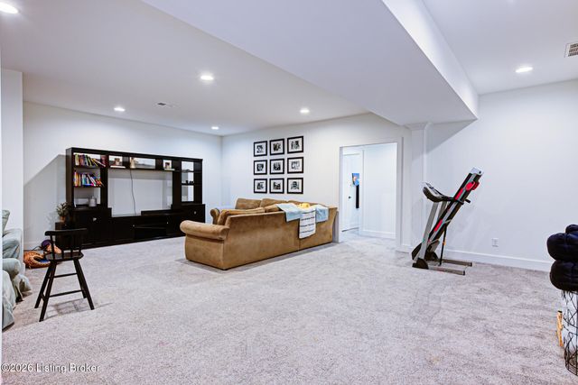 17801 Shakes Creek Dr, Louisville, KY 40023