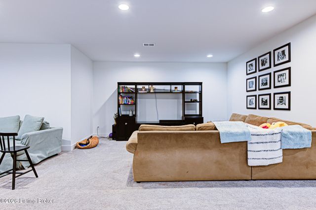 17801 Shakes Creek Dr, Louisville, KY 40023