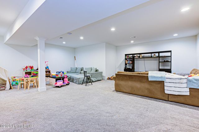 17801 Shakes Creek Dr, Louisville, KY 40023