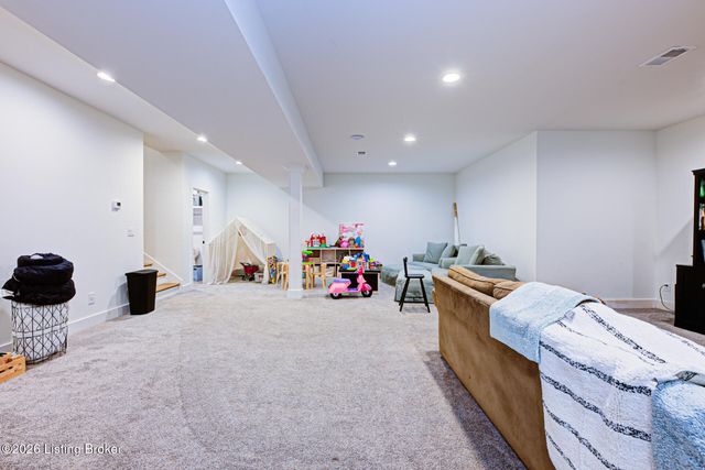 17801 Shakes Creek Dr, Louisville, KY 40023