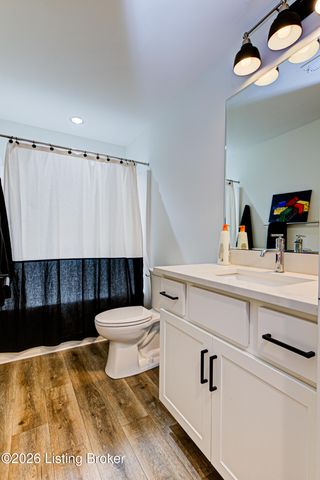 17801 Shakes Creek Dr, Louisville, KY 40023