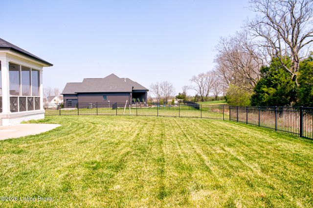 17801 Shakes Creek Dr, Louisville, KY 40023