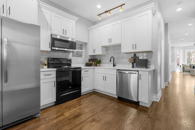 6008 S Carpenter Street, Chicago, IL 60621