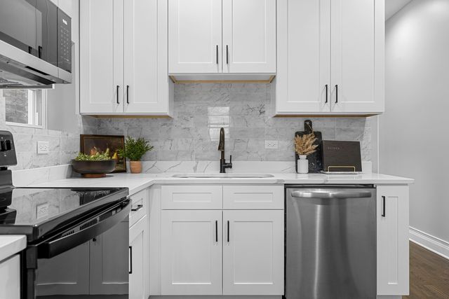 6008 S Carpenter Street, Chicago, IL 60621