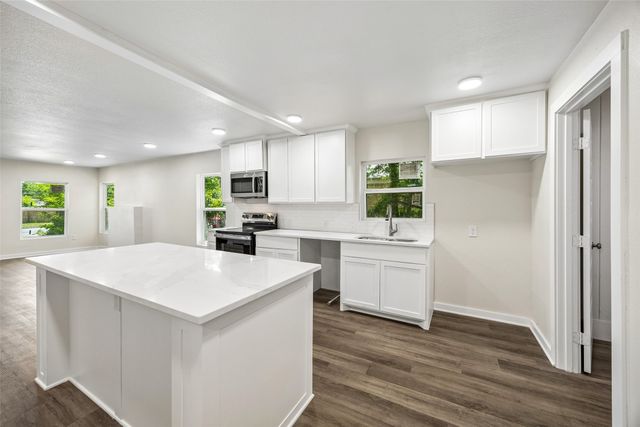 1265 E Maddox Avenue, Fort Worth, TX 76104