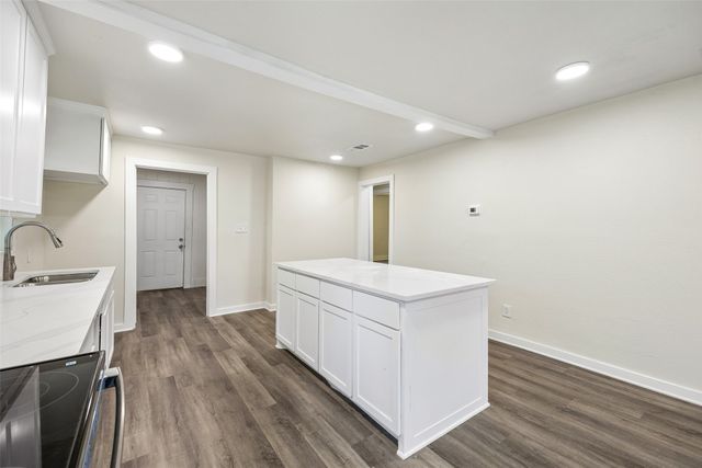 1265 E Maddox Avenue, Fort Worth, TX 76104
