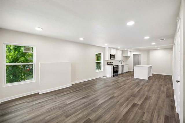 1265 E Maddox Avenue, Fort Worth, TX 76104