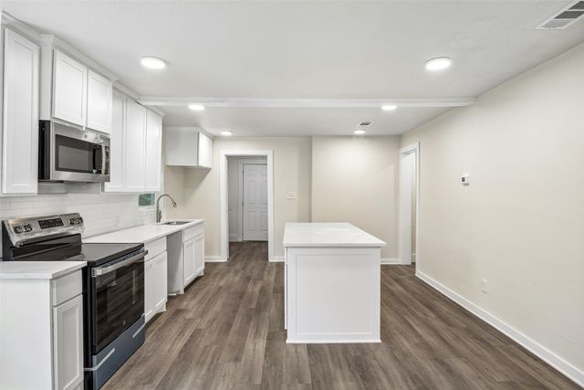 1265 E Maddox Avenue, Fort Worth, TX 76104