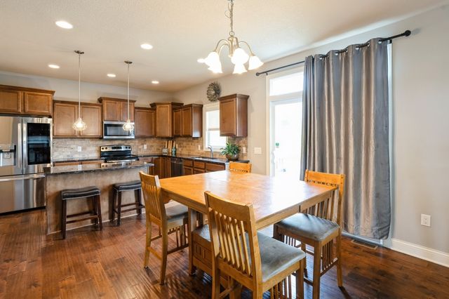 1693 Lakeview Drive, Pleasant Hill, IA 50327