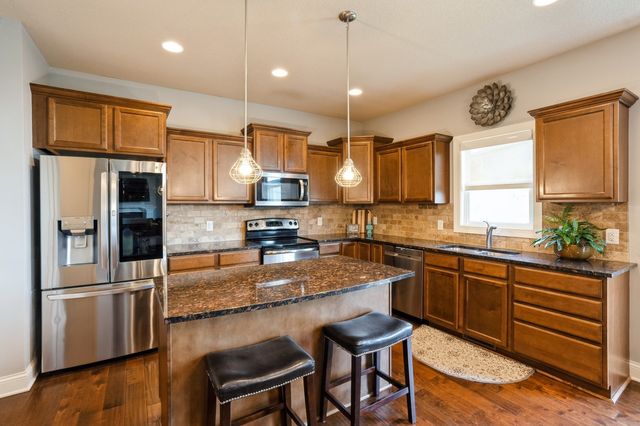 1693 Lakeview Drive, Pleasant Hill, IA 50327